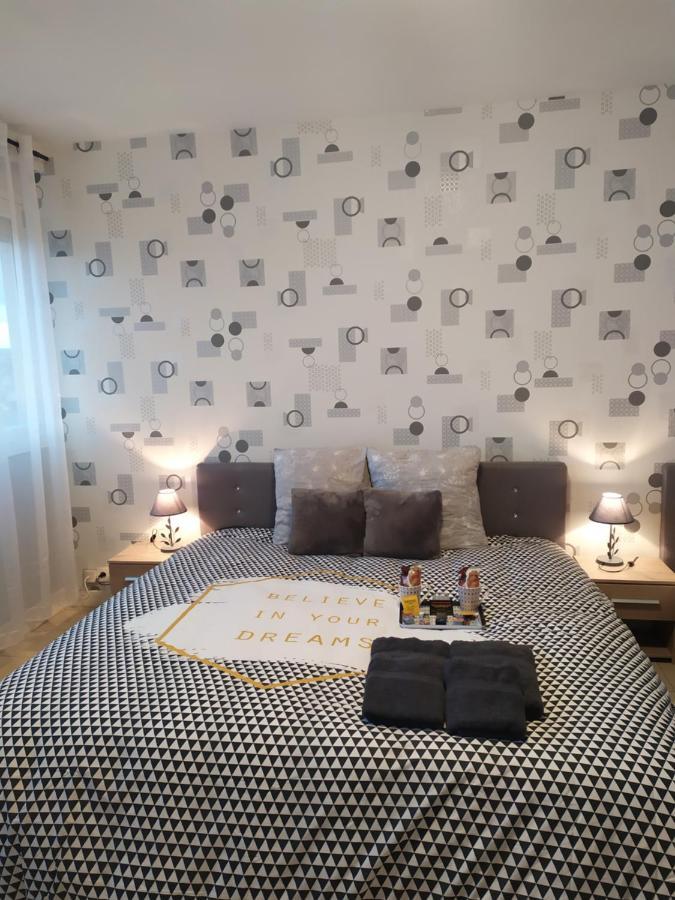 Le Petillant Pour 3 Personnes Sens Exterior photo